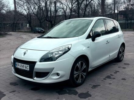 Білий Рено Сценік, об'ємом двигуна 1.5 л та пробігом 207 тис. км за 7999 $, фото 1 на Automoto.ua