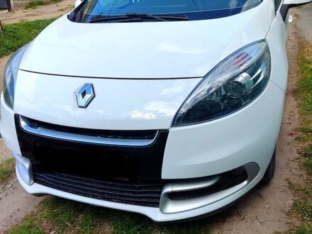 Белый Рено Сценик, объемом двигателя 1.6 л и пробегом 210 тыс. км за 8500 $, фото 1 на Automoto.ua