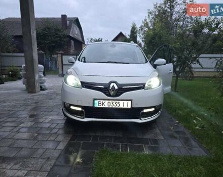 Рено Сценик 2014 в Ровно на Automoto.ua Белый Рено Сценик, объемом двигателя 1.5 л и пробегом 220 тыс. км за 11800 $, фото 1 на Automoto.ua