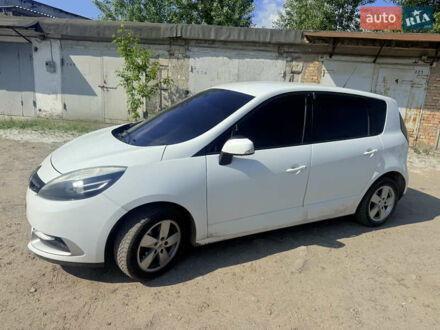 Рено Сценик 2017 в Киеве на Automoto.ua Белый Рено Сценик, объемом двигателя 1.46 л и пробегом 277 тыс. км за 8900 $, фото 1 на Automoto.ua