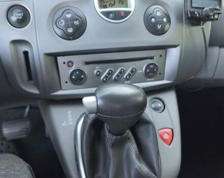 Рено Сценик 2006 в Краматорске на Automoto.ua Бежевый Рено Сценик, объемом двигателя 1.6 л и пробегом 197 тыс. км за 6500 $, фото 1 на Automoto.ua