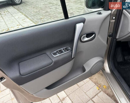 Бежевий Рено Сценік, об'ємом двигуна 1.6 л та пробігом 197 тис. км за 5699 $, фото 7 на Automoto.ua