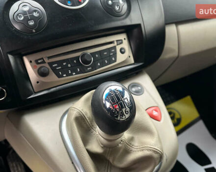 Бежевый Рено Сценик, объемом двигателя 1.87 л и пробегом 250 тыс. км за 5500 $, фото 13 на Automoto.ua