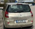 Бежевый Рено Сценик, объемом двигателя 2 л и пробегом 350 тыс. км за 5400 $, фото 4 на Automoto.ua
