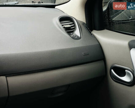 Бежевый Рено Сценик, объемом двигателя 1.6 л и пробегом 192 тыс. км за 6400 $, фото 24 на Automoto.ua