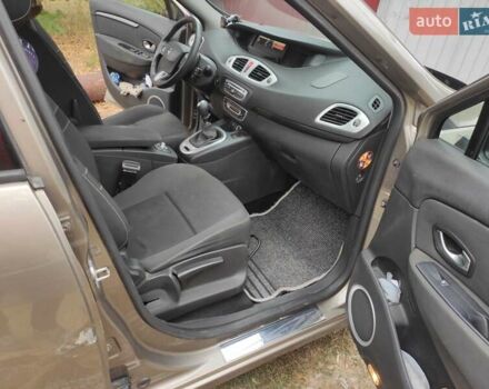 Бежевый Рено Сценик, объемом двигателя 1.89 л и пробегом 250 тыс. км за 6600 $, фото 15 на Automoto.ua