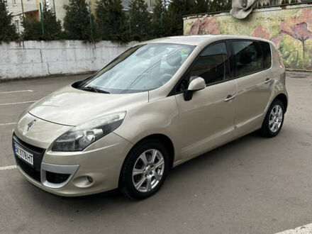 Рено Сценик 2010 в Ровно на Automoto.ua Бежевый Рено Сценик, объемом двигателя 2 л и пробегом 246 тыс. км за 8200 $, фото 1 на Automoto.ua