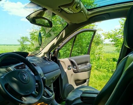 Черный Рено Сценик, объемом двигателя 1.6 л и пробегом 170 тыс. км за 4700 $, фото 5 на Automoto.ua