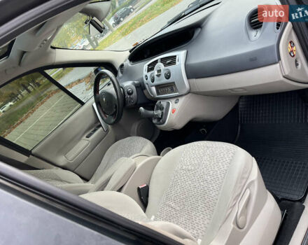 Рено Сценік 2006 у Черкасах на Automoto.ua Чорний Рено Сценік, об'ємом двигуна 1.6 л та пробігом 241 тис. км за 5500 $, фото 9 на Automoto.ua