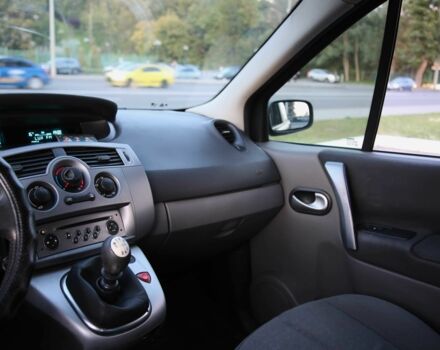 Рено Сценик 2009 в Харькове на Automoto.ua Черный Рено Сценик, объемом двигателя 1.5 л и пробегом 211 тыс. км за 5950 $, фото 12 на Automoto.ua