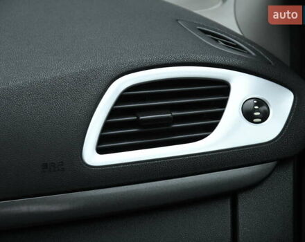 Чорний Рено Сценік, об'ємом двигуна 1.6 л та пробігом 206 тис. км за 6999 $, фото 24 на Automoto.ua