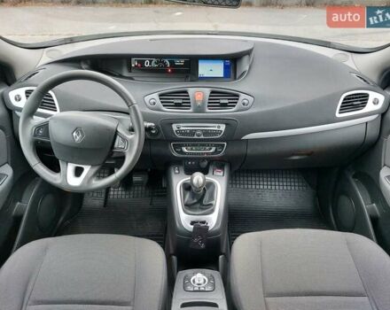 Рено Сценик 2010 в Мерефа на Automoto.ua Черный Рено Сценик, объемом двигателя 1.6 л и пробегом 189 тыс. км за 8100 $, фото 14 на Automoto.ua