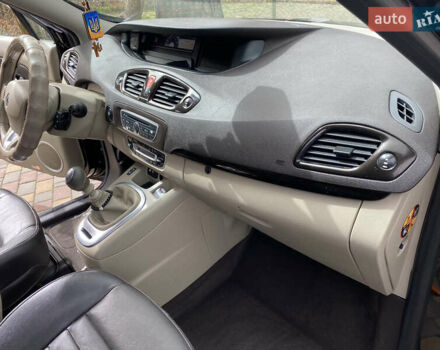 Черный Рено Сценик, объемом двигателя 1.6 л и пробегом 210 тыс. км за 7900 $, фото 6 на Automoto.ua