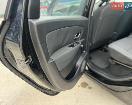 Рено Сценік 2012 у Вінниці на Automoto.ua Чорний Рено Сценік, об'ємом двигуна 1.6 л та пробігом 202 тис. км за 8700 $, фото 44 на Automoto.ua