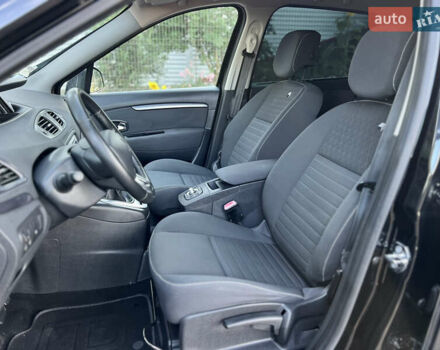 Рено Сценик 2015 в Виннице на Automoto.ua Черный Рено Сценик, объемом двигателя 1.46 л и пробегом 210 тыс. км за 10250 $, фото 44 на Automoto.ua