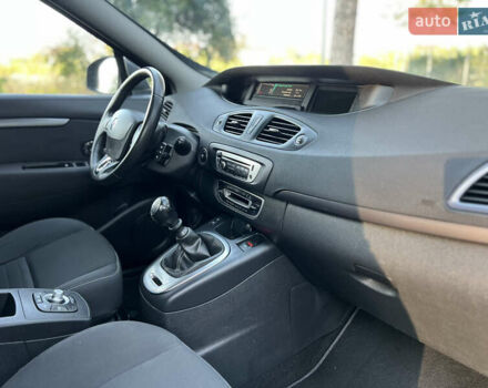 Рено Сценик 2015 в Виннице на Automoto.ua Черный Рено Сценик, объемом двигателя 1.46 л и пробегом 210 тыс. км за 10250 $, фото 49 на Automoto.ua