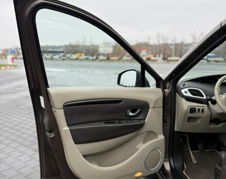 Коричневый Рено Сценик, объемом двигателя 2 л и пробегом 240 тыс. км за 7100 $, фото 17 на Automoto.ua