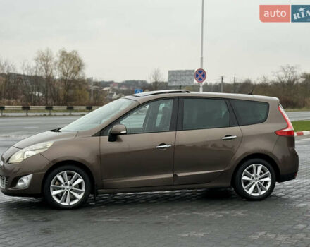 Коричневый Рено Сценик, объемом двигателя 2 л и пробегом 240 тыс. км за 7100 $, фото 6 на Automoto.ua