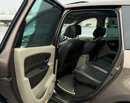 Коричневый Рено Сценик, объемом двигателя 2 л и пробегом 240 тыс. км за 7100 $, фото 22 на Automoto.ua