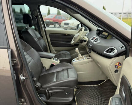 Коричневый Рено Сценик, объемом двигателя 2 л и пробегом 240 тыс. км за 7100 $, фото 30 на Automoto.ua