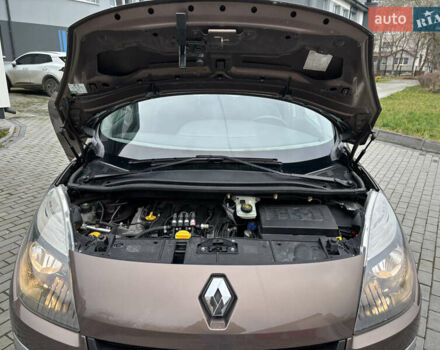 Коричневый Рено Сценик, объемом двигателя 1.6 л и пробегом 186 тыс. км за 7200 $, фото 10 на Automoto.ua