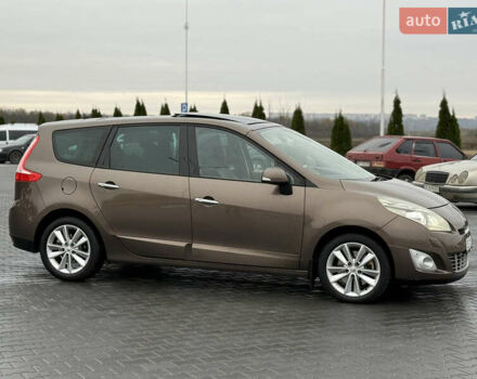 Коричневый Рено Сценик, объемом двигателя 2 л и пробегом 240 тыс. км за 7100 $, фото 4 на Automoto.ua