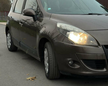 Коричневий Рено Сценік, об'ємом двигуна 1.5 л та пробігом 228 тис. км за 5900 $, фото 2 на Automoto.ua