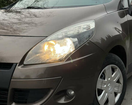 Коричневий Рено Сценік, об'ємом двигуна 1.5 л та пробігом 228 тис. км за 5900 $, фото 14 на Automoto.ua