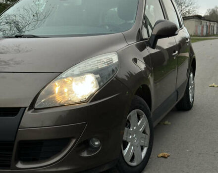 Коричневий Рено Сценік, об'ємом двигуна 1.5 л та пробігом 228 тис. км за 5900 $, фото 4 на Automoto.ua