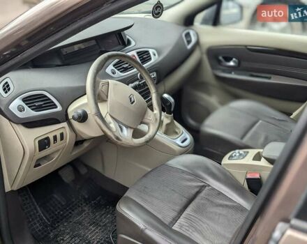 Коричневый Рено Сценик, объемом двигателя 2 л и пробегом 295 тыс. км за 6800 $, фото 19 на Automoto.ua