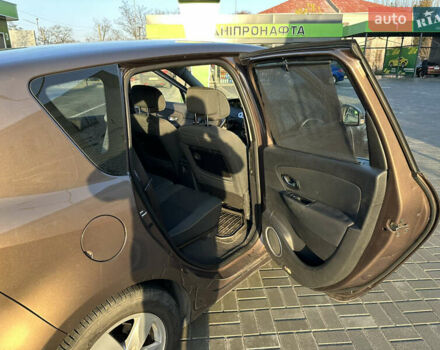 Коричневый Рено Сценик, объемом двигателя 1.5 л и пробегом 160 тыс. км за 3850 $, фото 12 на Automoto.ua