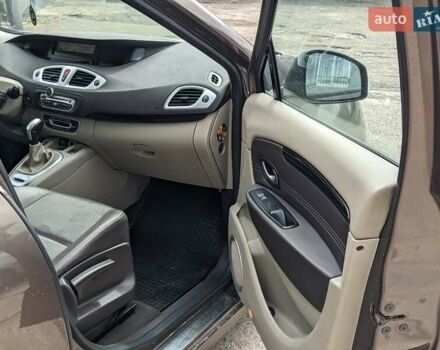 Коричневый Рено Сценик, объемом двигателя 2 л и пробегом 295 тыс. км за 6800 $, фото 11 на Automoto.ua