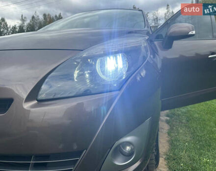 Рено Сценик 2011 в Ивано-Франковске на Automoto.ua Коричневый Рено Сценик, объемом двигателя 1.6 л и пробегом 157 тыс. км за 7599 $, фото 14 на Automoto.ua