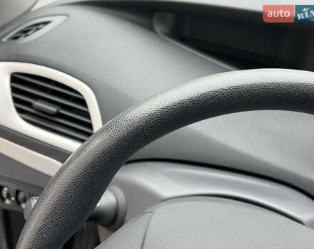 Коричневый Рено Сценик, объемом двигателя 1.6 л и пробегом 120 тыс. км за 8350 $, фото 72 на Automoto.ua