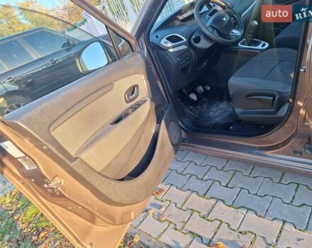 Коричневий Рено Сценік, об'ємом двигуна 1.5 л та пробігом 327 тис. км за 6200 $, фото 17 на Automoto.ua