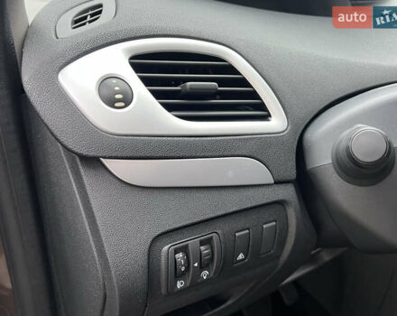 Коричневый Рено Сценик, объемом двигателя 1.6 л и пробегом 120 тыс. км за 8350 $, фото 67 на Automoto.ua