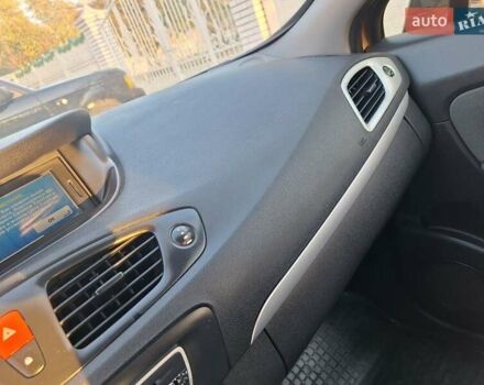 Коричневий Рено Сценік, об'ємом двигуна 1.5 л та пробігом 327 тис. км за 6200 $, фото 28 на Automoto.ua