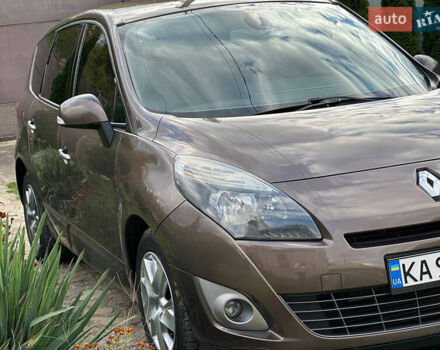 Рено Сценик 2011 в Ивано-Франковске на Automoto.ua Коричневый Рено Сценик, объемом двигателя 1.6 л и пробегом 157 тыс. км за 7599 $, фото 27 на Automoto.ua