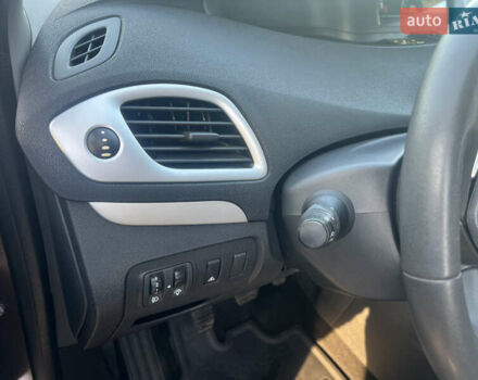 Коричневый Рено Сценик, объемом двигателя 1.6 л и пробегом 160 тыс. км за 8150 $, фото 26 на Automoto.ua