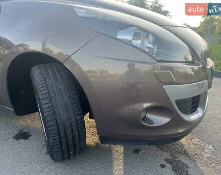 Коричневый Рено Сценик, объемом двигателя 1.6 л и пробегом 160 тыс. км за 8150 $, фото 5 на Automoto.ua