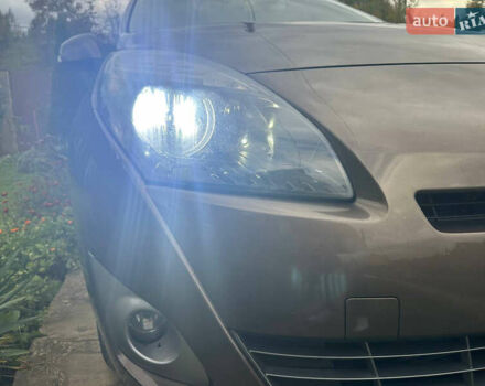 Рено Сценик 2011 в Ивано-Франковске на Automoto.ua Коричневый Рено Сценик, объемом двигателя 1.6 л и пробегом 157 тыс. км за 7599 $, фото 15 на Automoto.ua