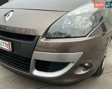 Коричневый Рено Сценик, объемом двигателя 1.6 л и пробегом 120 тыс. км за 8350 $, фото 39 на Automoto.ua