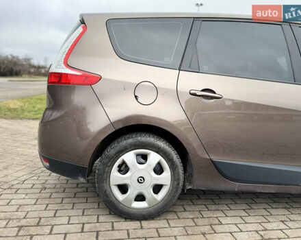 Коричневый Рено Сценик, объемом двигателя 1.46 л и пробегом 255 тыс. км за 7500 $, фото 27 на Automoto.ua