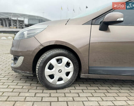 Коричневый Рено Сценик, объемом двигателя 1.46 л и пробегом 255 тыс. км за 7500 $, фото 14 на Automoto.ua