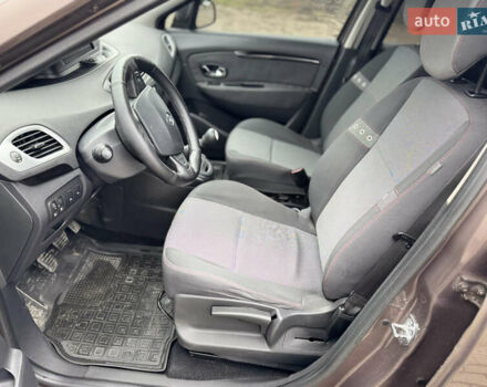 Коричневый Рено Сценик, объемом двигателя 1.46 л и пробегом 255 тыс. км за 7500 $, фото 32 на Automoto.ua