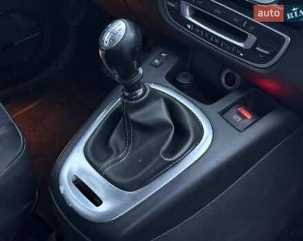 Коричневый Рено Сценик, объемом двигателя 0 л и пробегом 220 тыс. км за 8999 $, фото 18 на Automoto.ua