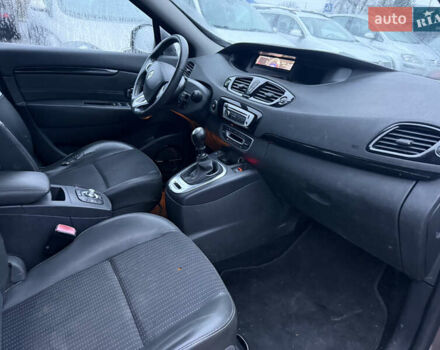 Коричневый Рено Сценик, объемом двигателя 0 л и пробегом 220 тыс. км за 8999 $, фото 15 на Automoto.ua