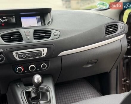 Коричневый Рено Сценик, объемом двигателя 1.6 л и пробегом 129 тыс. км за 9300 $, фото 44 на Automoto.ua