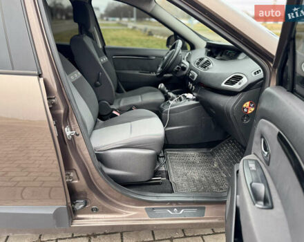 Коричневый Рено Сценик, объемом двигателя 1.46 л и пробегом 255 тыс. км за 7500 $, фото 43 на Automoto.ua