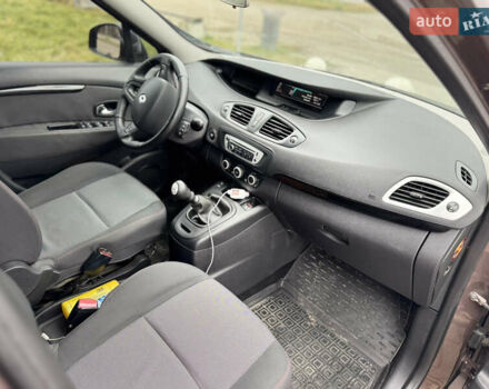 Коричневый Рено Сценик, объемом двигателя 1.46 л и пробегом 255 тыс. км за 7500 $, фото 45 на Automoto.ua